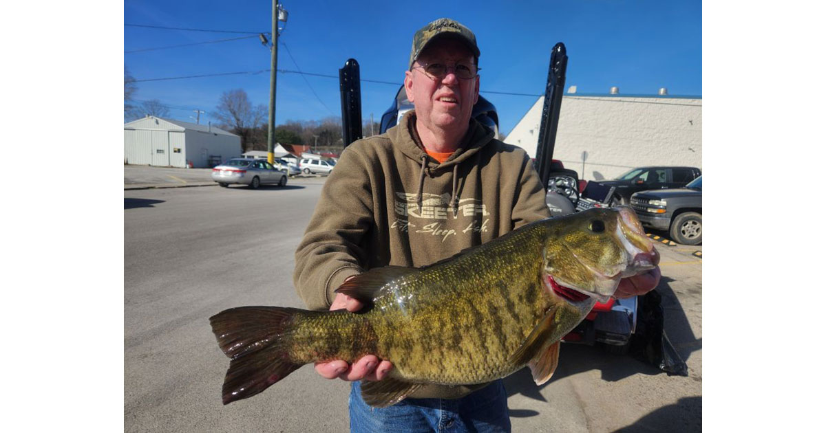 Rex Remington of Freeland, Ind. with new Indiana record smallmouth bass