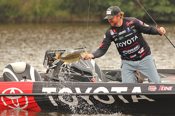 Arey Offers 3 Tips to Becoming A better Vibrating Jig Angler