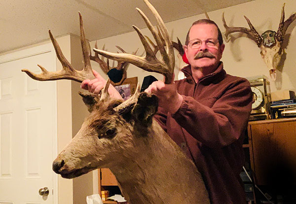 Hunter’s 100-year-old Deer Mount Is One for the Record Books